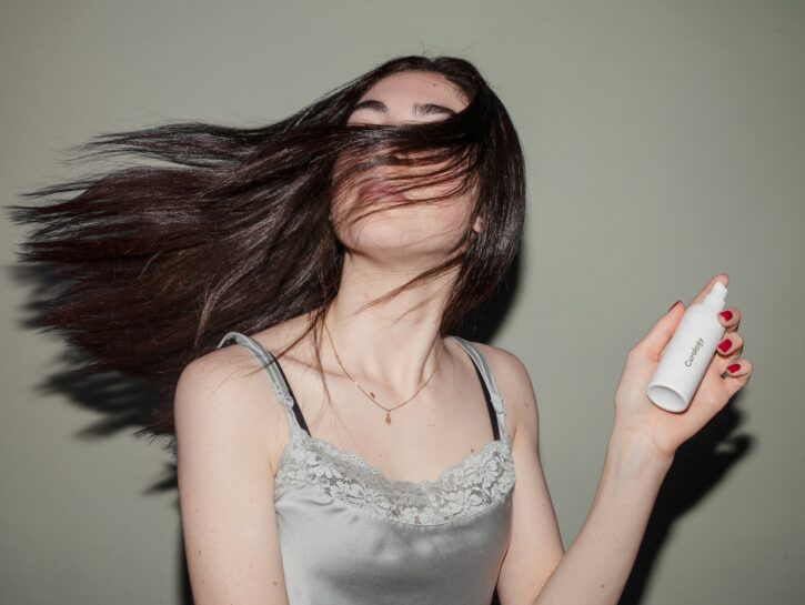 Capelli grassi: 7 strategie per non lavarli ogni giorno