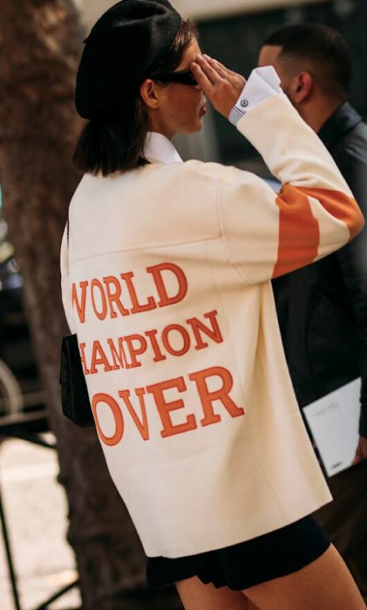 Come abbinare la felpa in 5 idee moda