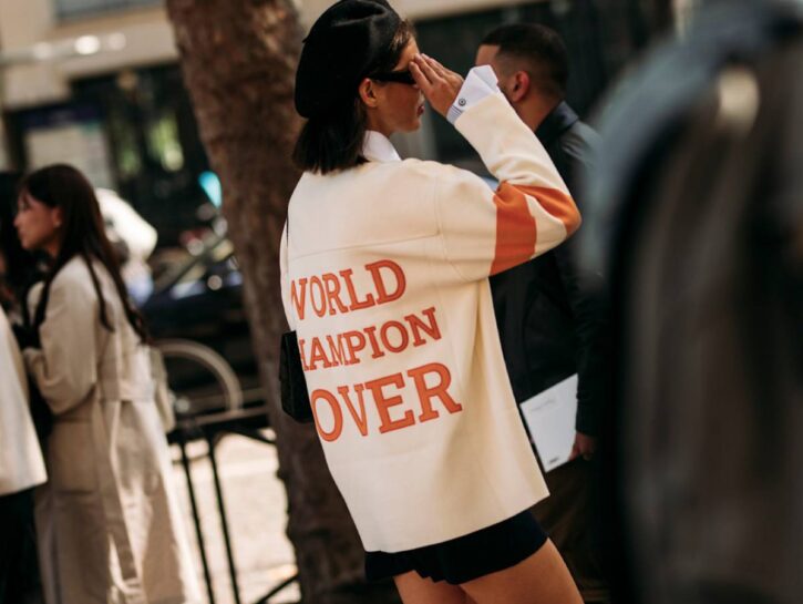 Come abbinare la felpa in 5 idee moda