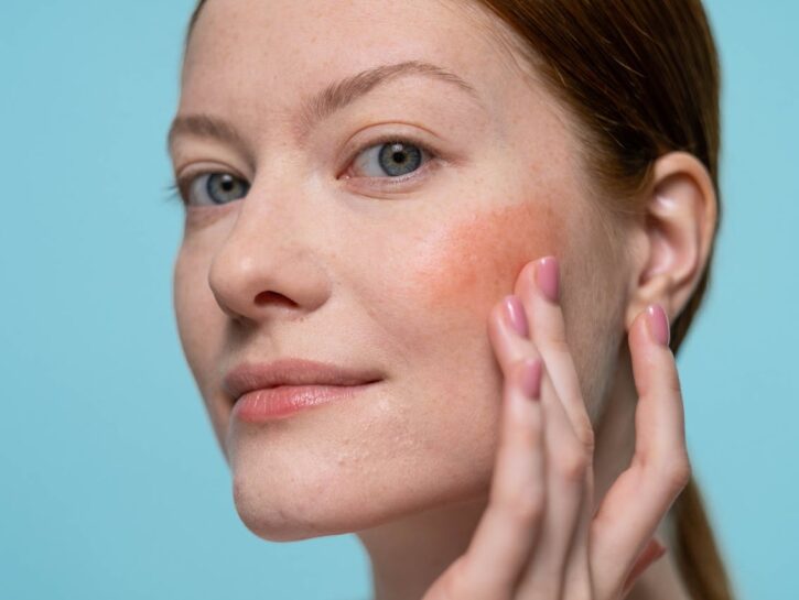 Fard, il trucco che ogni donna over 40 dovrebbe conoscere