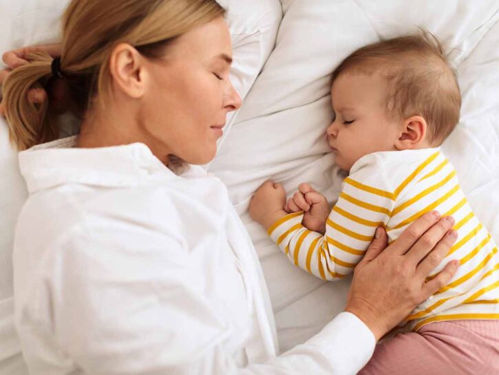 Bambini nel letto con i genitori: cosa rivela un nuovo studio