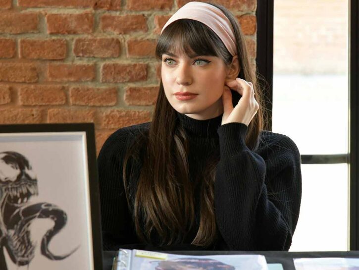 Acconciature capelli: la fascia non è mai passata di moda