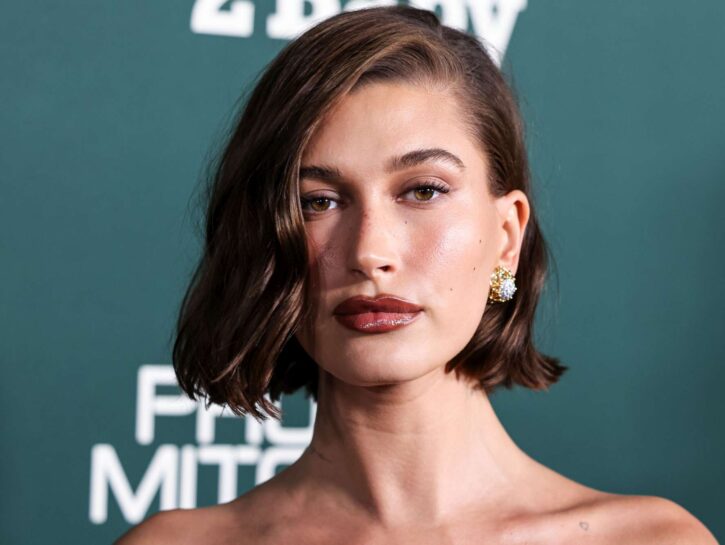 Hailey Bieber: la manicure che introduce l'autunno