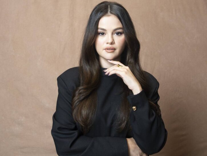 Manicure d'autunno? Al caramello, come Selena Gomez