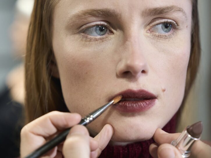 Rossetto scuro: le nuance di tendenza