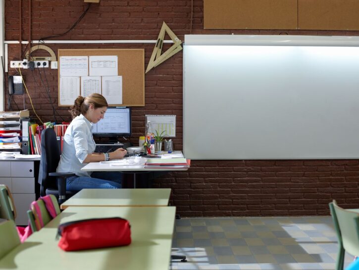 Insegnanti malcontenti: a scuola tra caos ed eroismo
