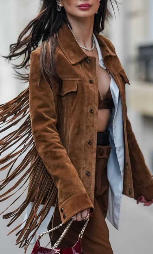 Giacca in camoscio: guida shopping al trend dell'autunno