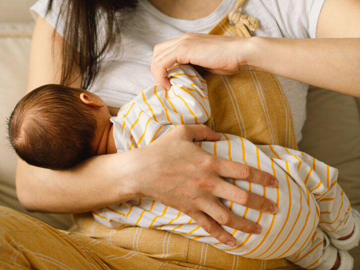Bambini allattati al seno: gli effetti su polmoni e intestino