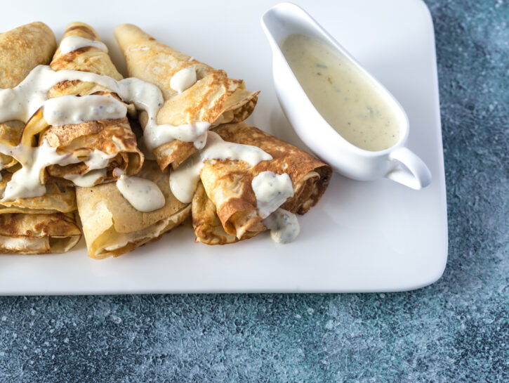 Crespelle con radicchio, noci e gorgonzola