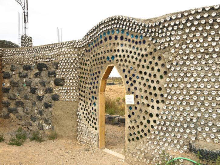 Earthship, le case fatte con materiali da riciclo
