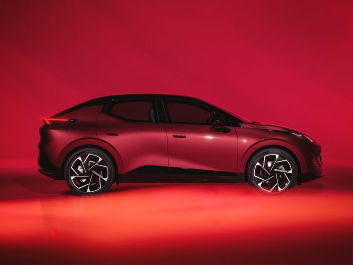 Lynk & Co 02: 100% elettrica, 100% unica
