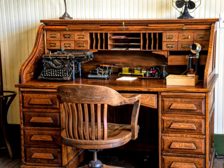 Come restaurare un mobile in legno tarlato