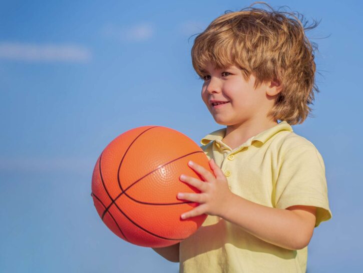 Come fare un canestro per bambini con il cartone