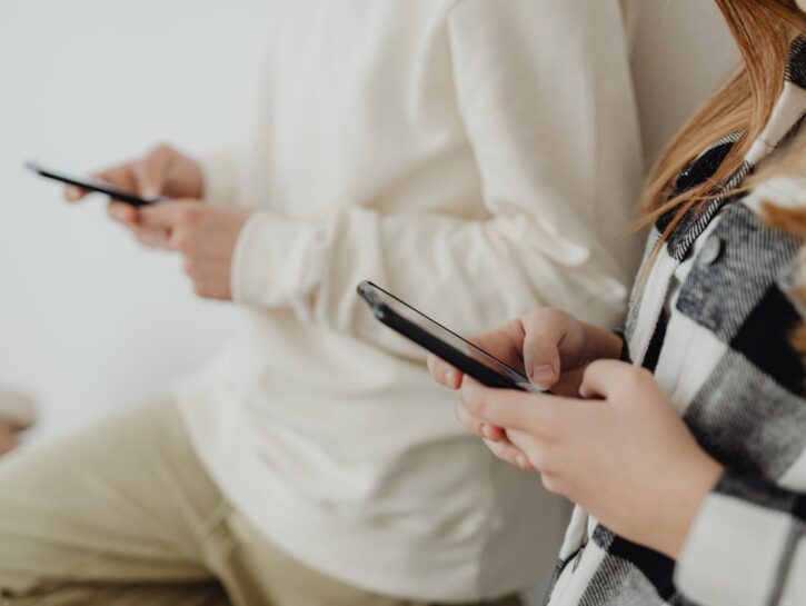 Ue chiede chiarimenti sui rischi a YouTube, Snapchat e TikTok