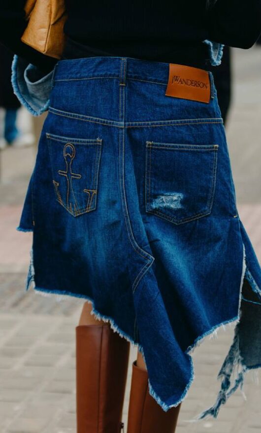 Come abbinare la gonna di jeans in inverno?