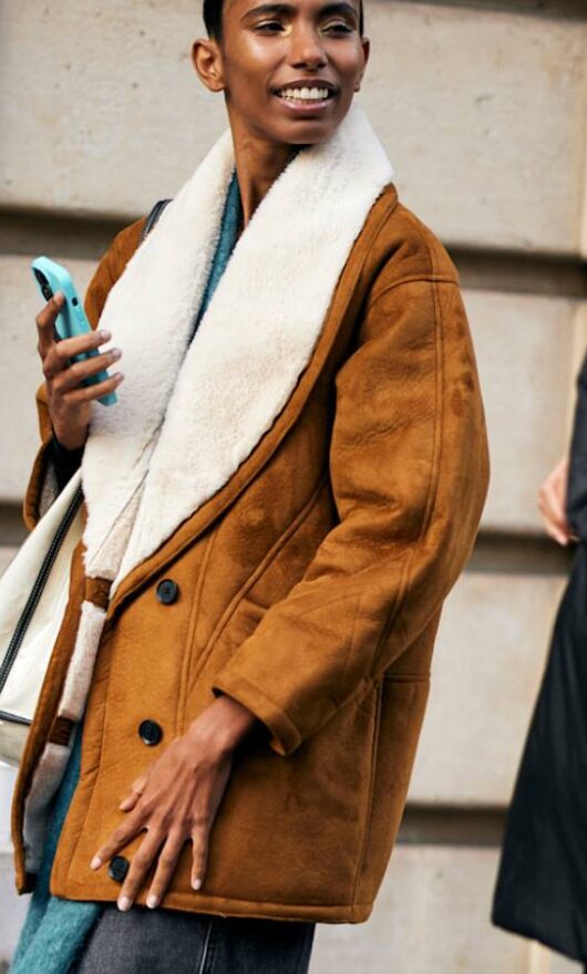 Come abbinare la giacca shearling, must-have dell'inverno