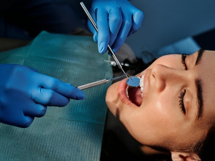 Dentista troppo caro: molti italiani rinunciano