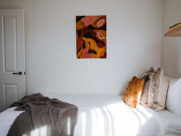 Cosa mettere al posto del comodino in camera da letto