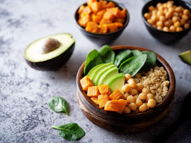Insalata tiepida di quinoa, zucca e ceci