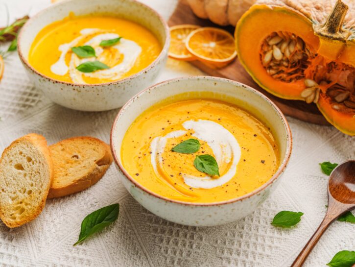 Zuppa thai di zucca e latte di cocco