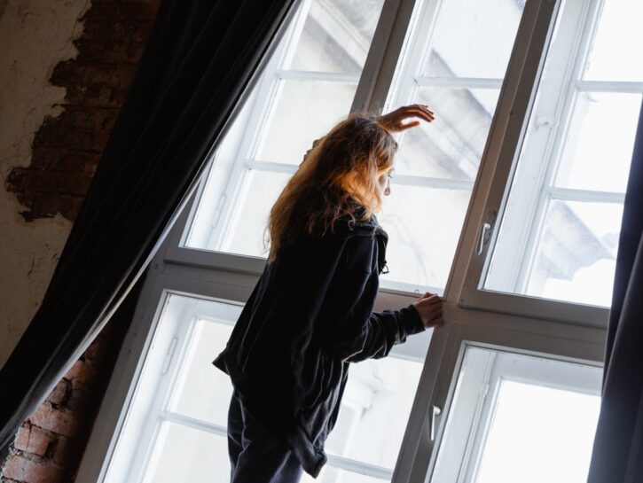 Sicurezza, le donne si sentono più a rischio: i dati Istat