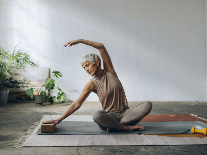 Yoga Sculpt, i benefici dello yoga con i pesi
