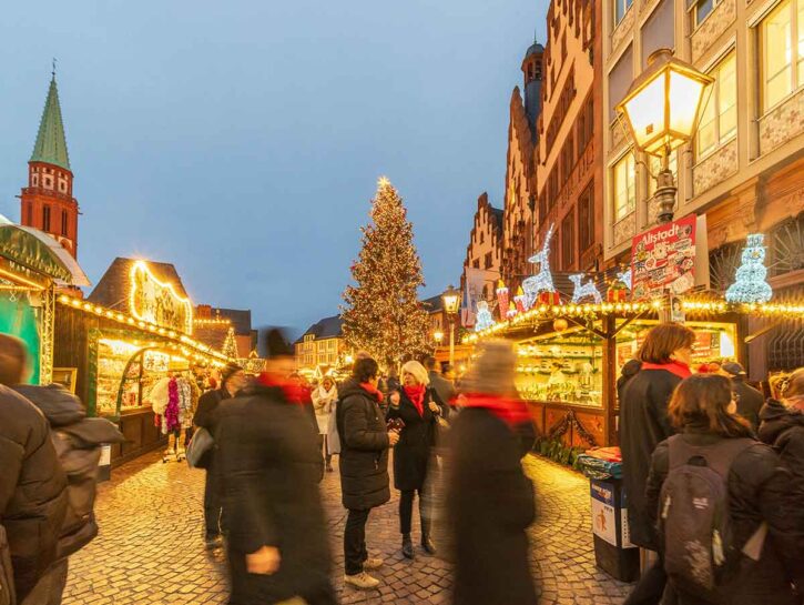 Natale: spese ridotte, ma vacanze in ripresa per gli italiani