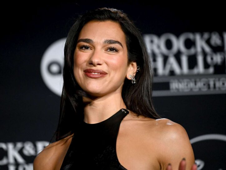 Dua Lipa fidanzata, proposta di Natale da Callum Turner