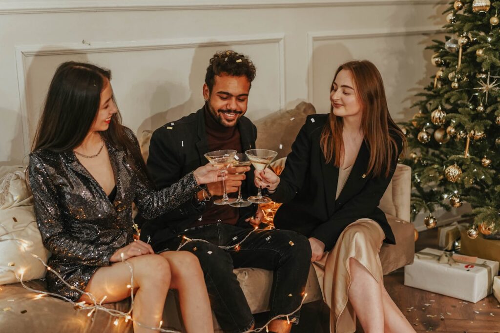 amici brindano a capodanno