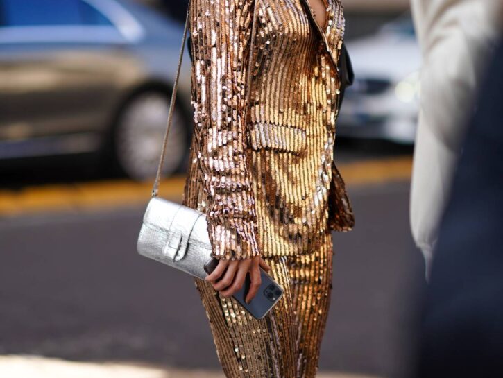 Come indossare le paillettes dopo i 50 anni? 5 idee moda per i tuoi look