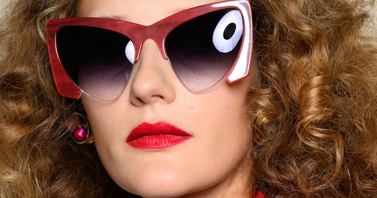 trucco occhi e rossetto rosso