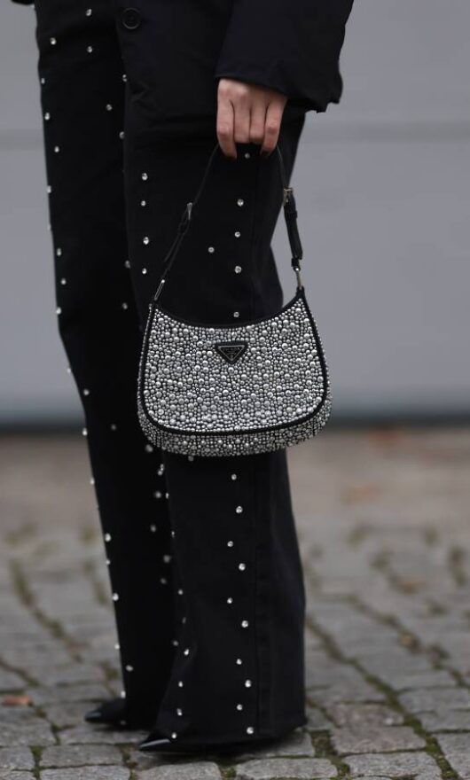 E ora si brilla! Gli jeans con gli strass sono la tendenza denim dell'inverno
