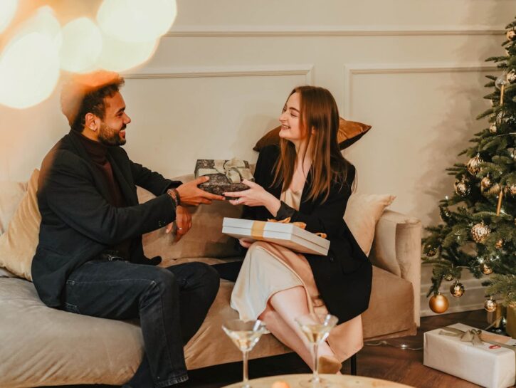 Come disporre i mobili in salotto per Natale: la guida completa
