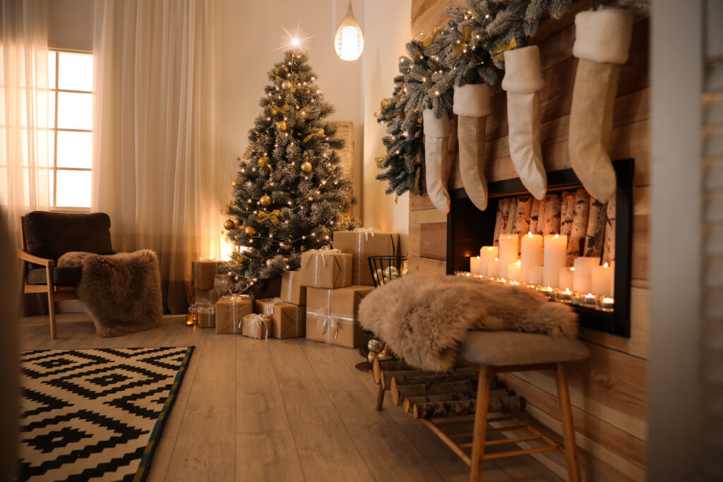 salotto con albero di natale