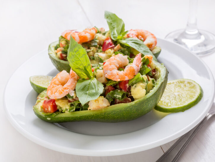 Cocktail di scampi con salsa avocado, l'antipasto perfetto per la vigilia di Natale