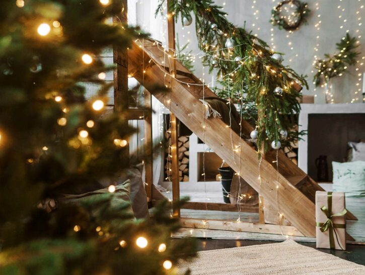 Come illuminare la casa dentro e fuori per le festività natalizie