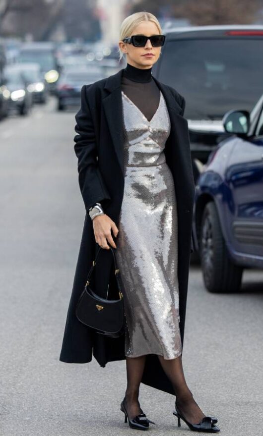 I vestiti argento per le Feste (e per brillare, brillare, e ancora brillare)