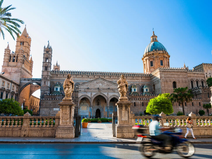 Palermo al femminile: itinerario in rosa
