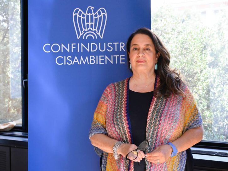 Lucia Leonessi, ricicliamo i rifiuti e gli abiti usati