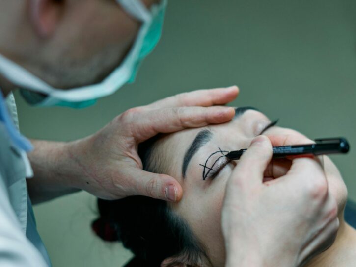Beauty tourism, i rischi della chirurgia estetica all'estero