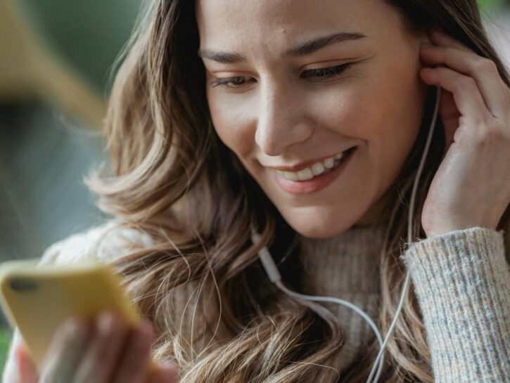 Amore a distanza: TikTok e i social aiutano davvero? 