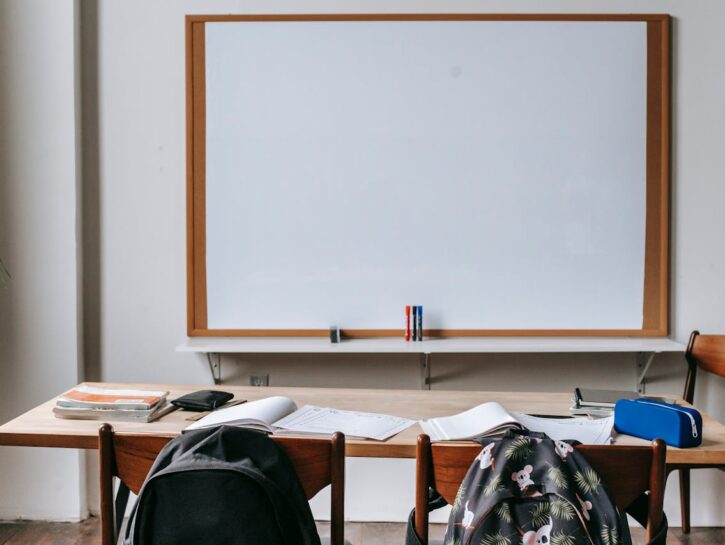 Scuola, latino alle medie e poesie a memoria: le novità