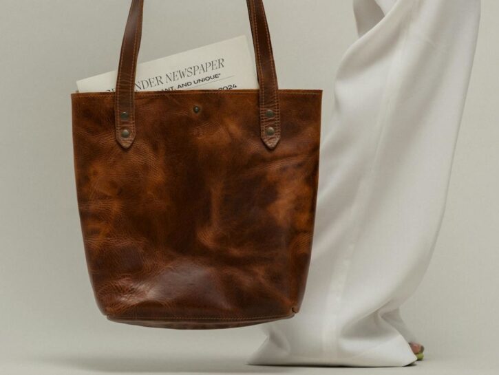 Come fare una borsa in pelle fai da te (con cucitura a mano)