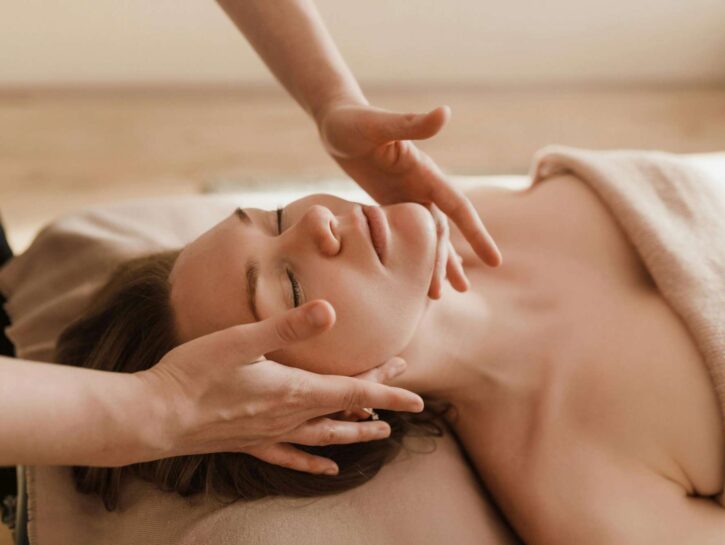 Massaggio linfatico: i benefici per il corpo e la mente
