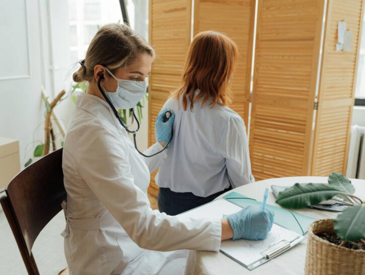 Le donne medico sono più degli uomini, ma c'è discriminazione