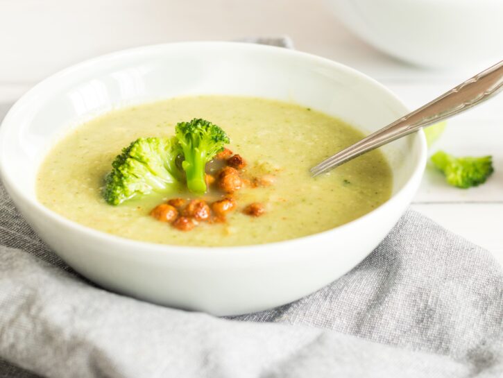Zuppa di broccoli e ceci: la ricetta detox