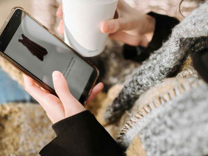 Vestiti: è più o meno ecologico acquistarli online?
