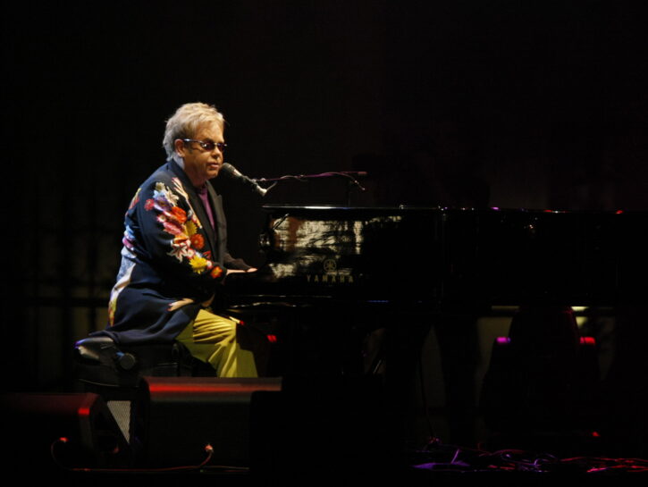 Your Song: una star possiede il testo scritto da Elton
