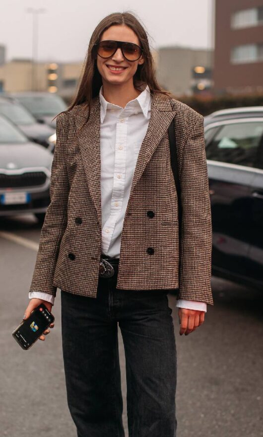 Come abbinare il blazer colorato secondo lo street style della Milano Fashion Week