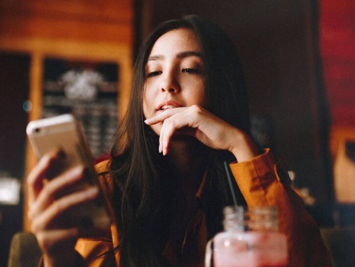 Cosa (e dove) sono i locali smartphone free